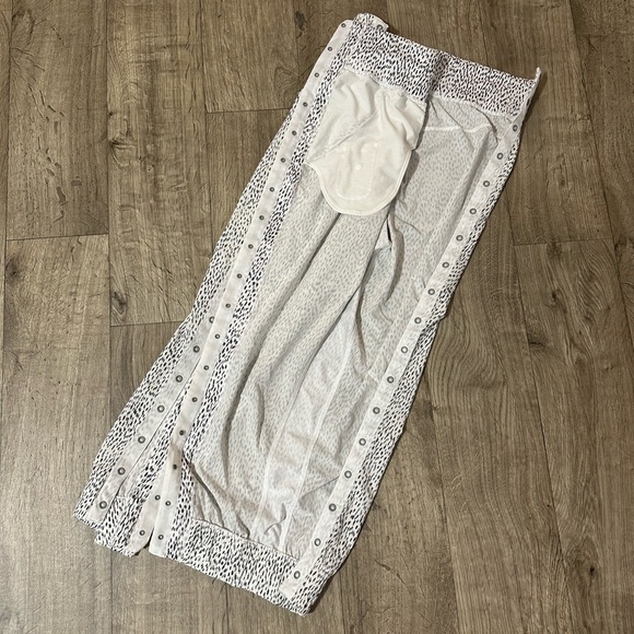 Lululemon Tearaway Pant in Dottie Dash Black/White Size 4 VGUC - Picture 6 of 16